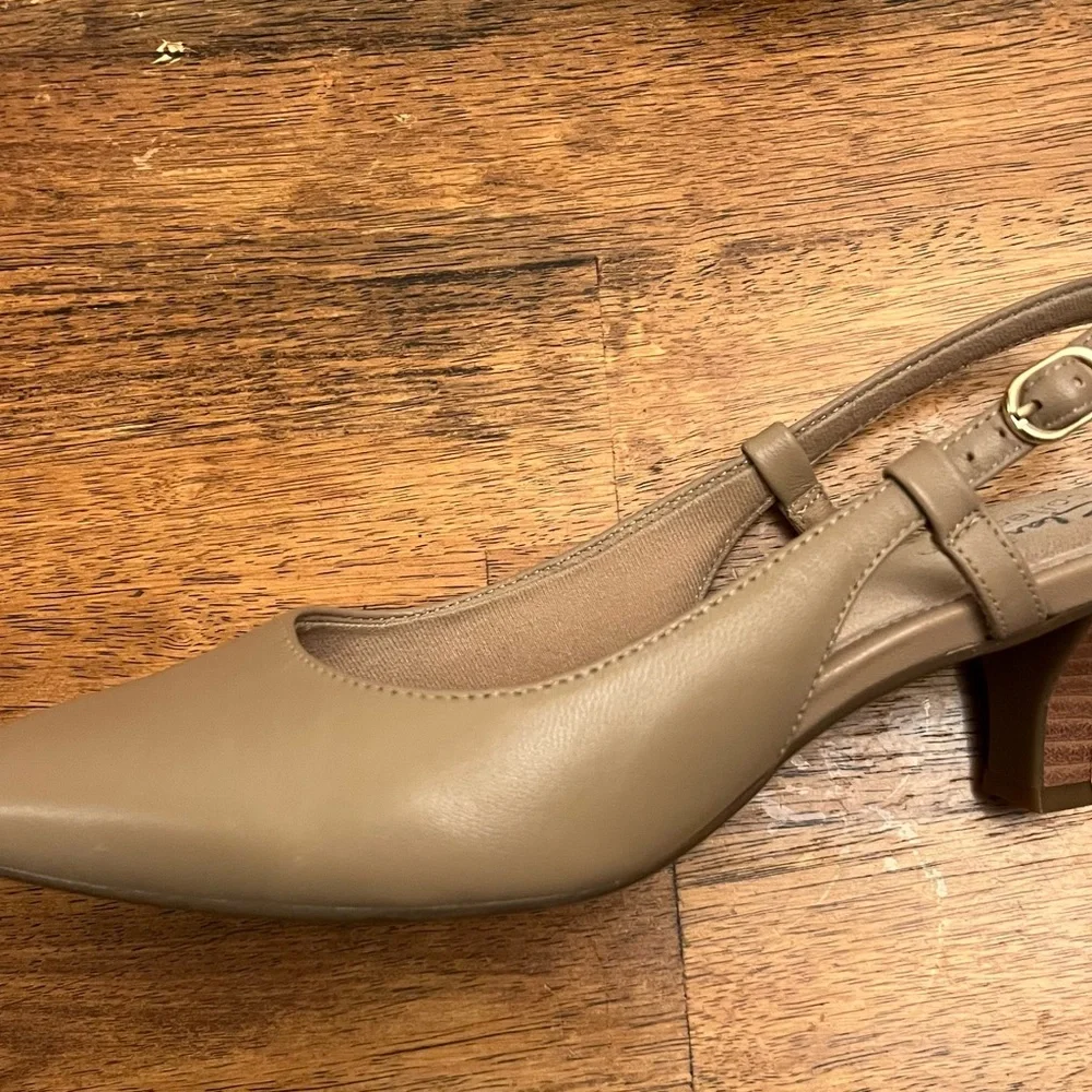 Clarks Women's Tan Slingback Heels - Picture 4 of 5